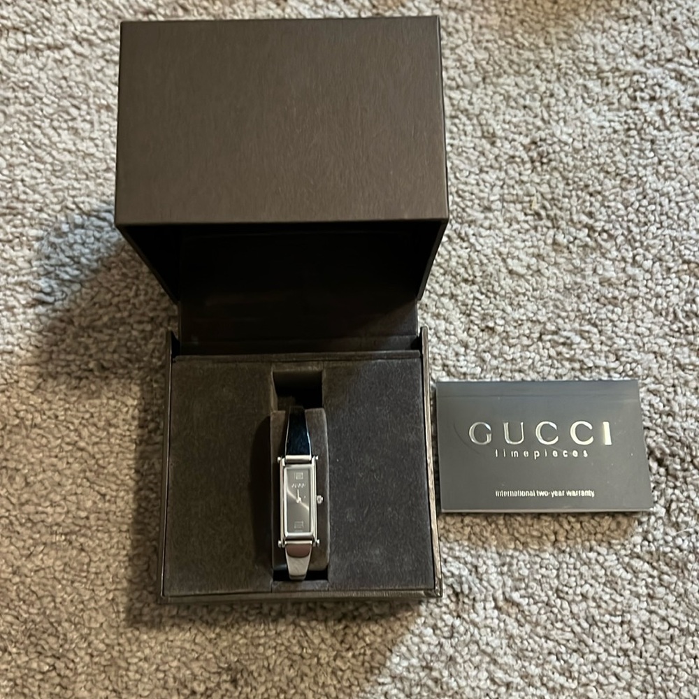 GUCCI Women’s Horse Bit Watch Time Piece with Gucci box and warranty card